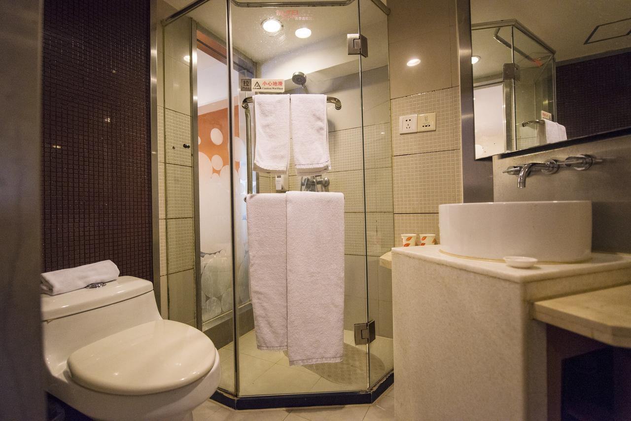 Motel Chongqing Jiefangbai Hongyadong Pedestrian Street Ngoại thất bức ảnh